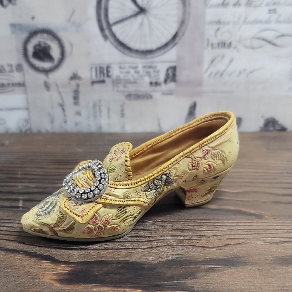 "Afternoon Tea" Just The Right Shoe #25016 1998
